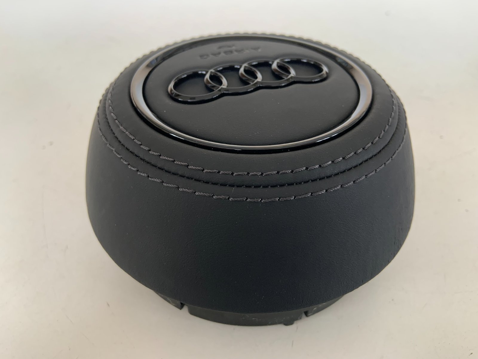 Audi A3 vairo oro pagalvės dangtelis