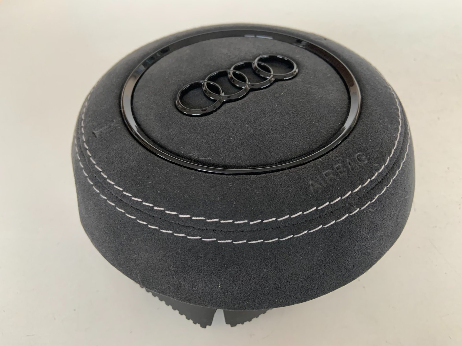 Audi A4 vairo oro pagalvės dangtelis