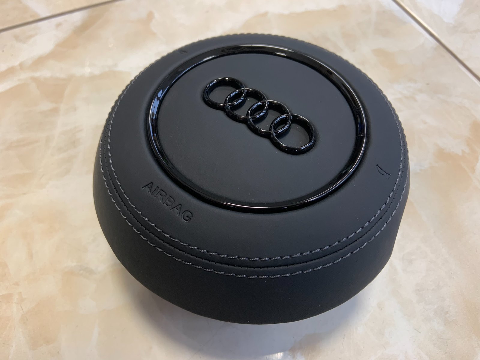 Audi A5 vairo oro pagalvės dangtelis