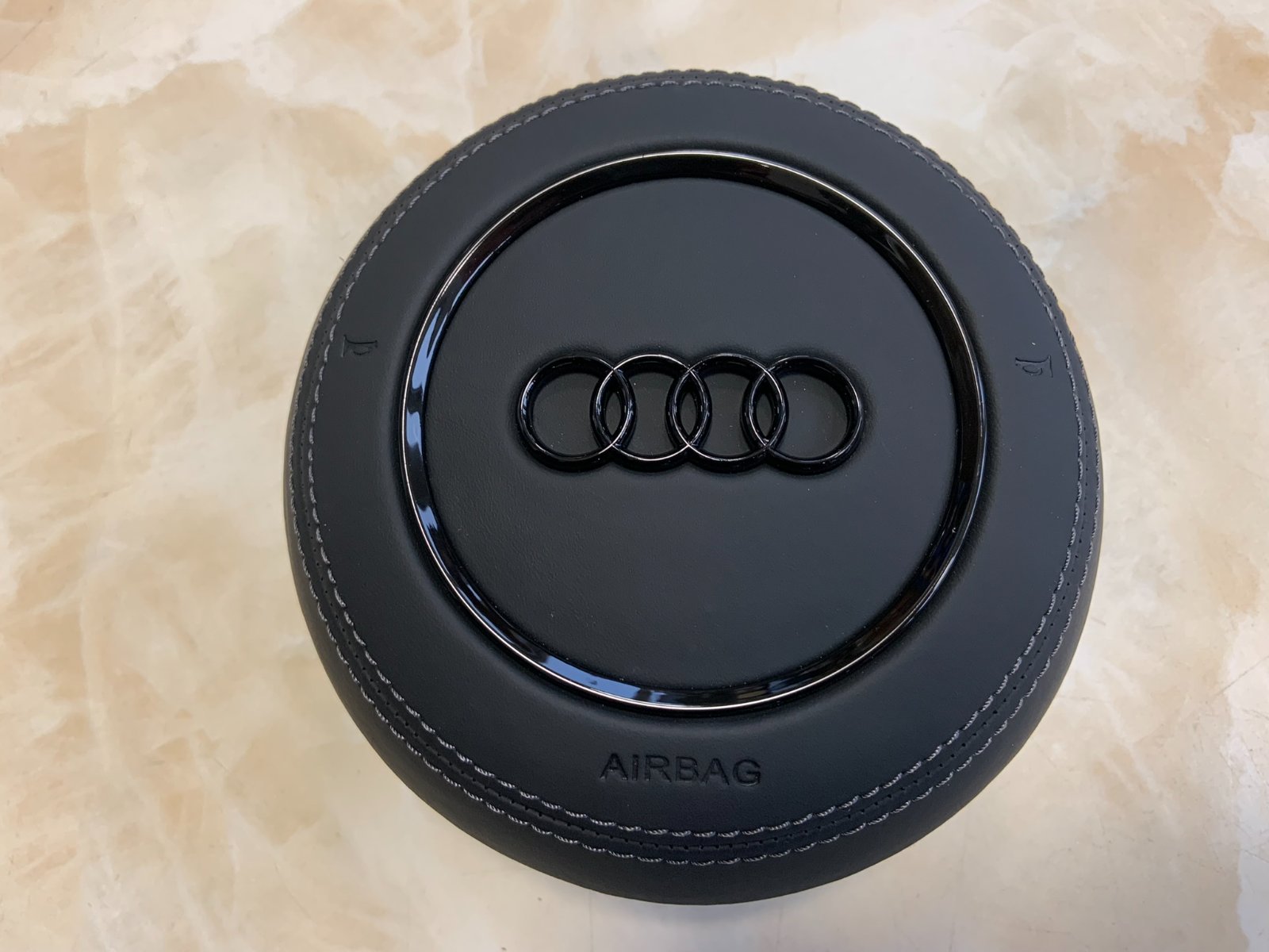 Audi A5 vairo oro pagalvės dangtelis