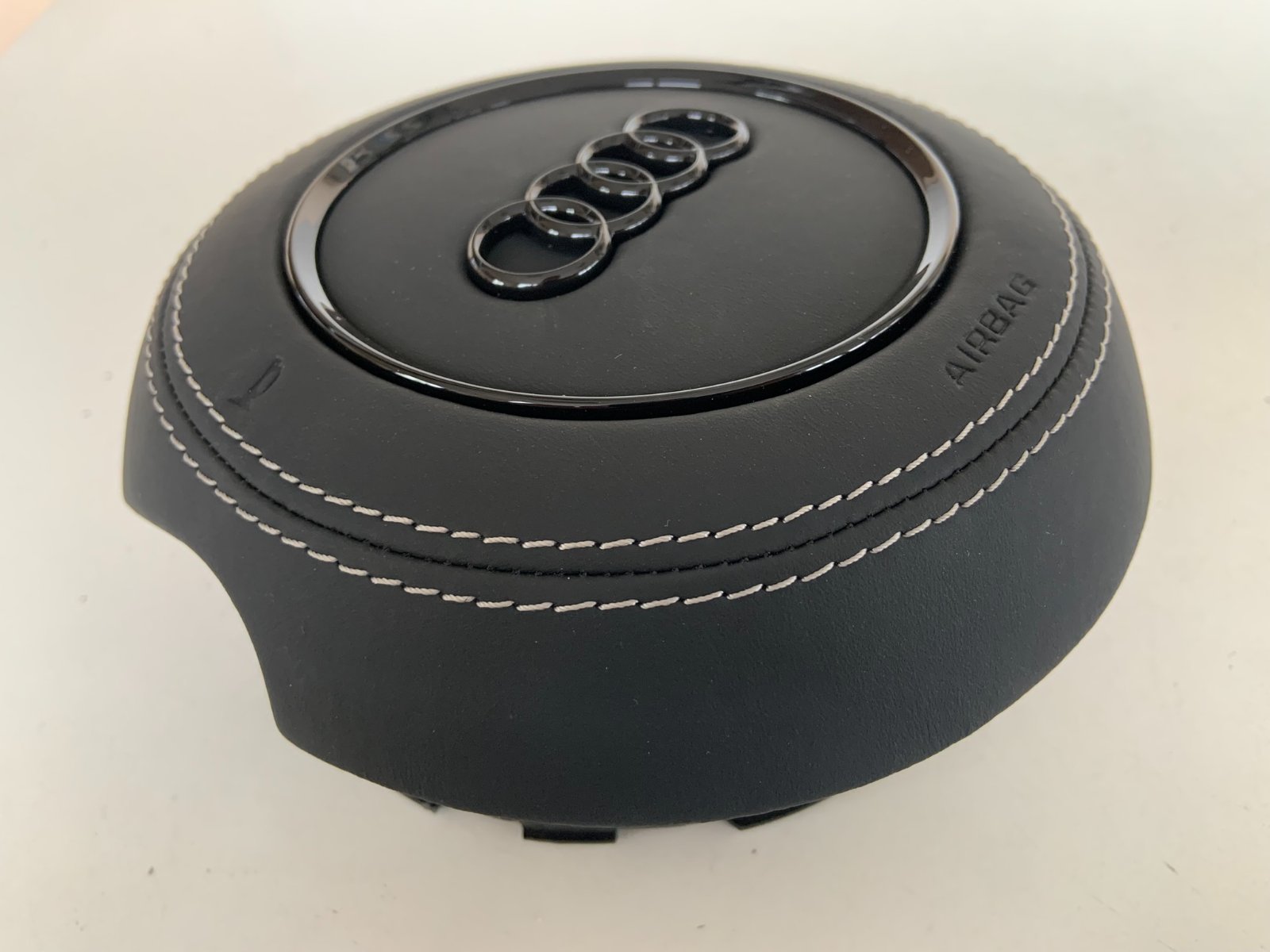 Audi A6 vairo oro pagalvės dangtelis