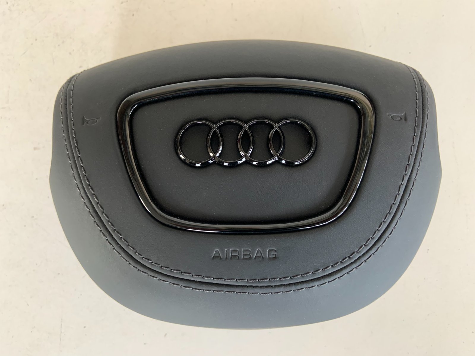 Audi A6 vairo oro pagalvės dangtelis