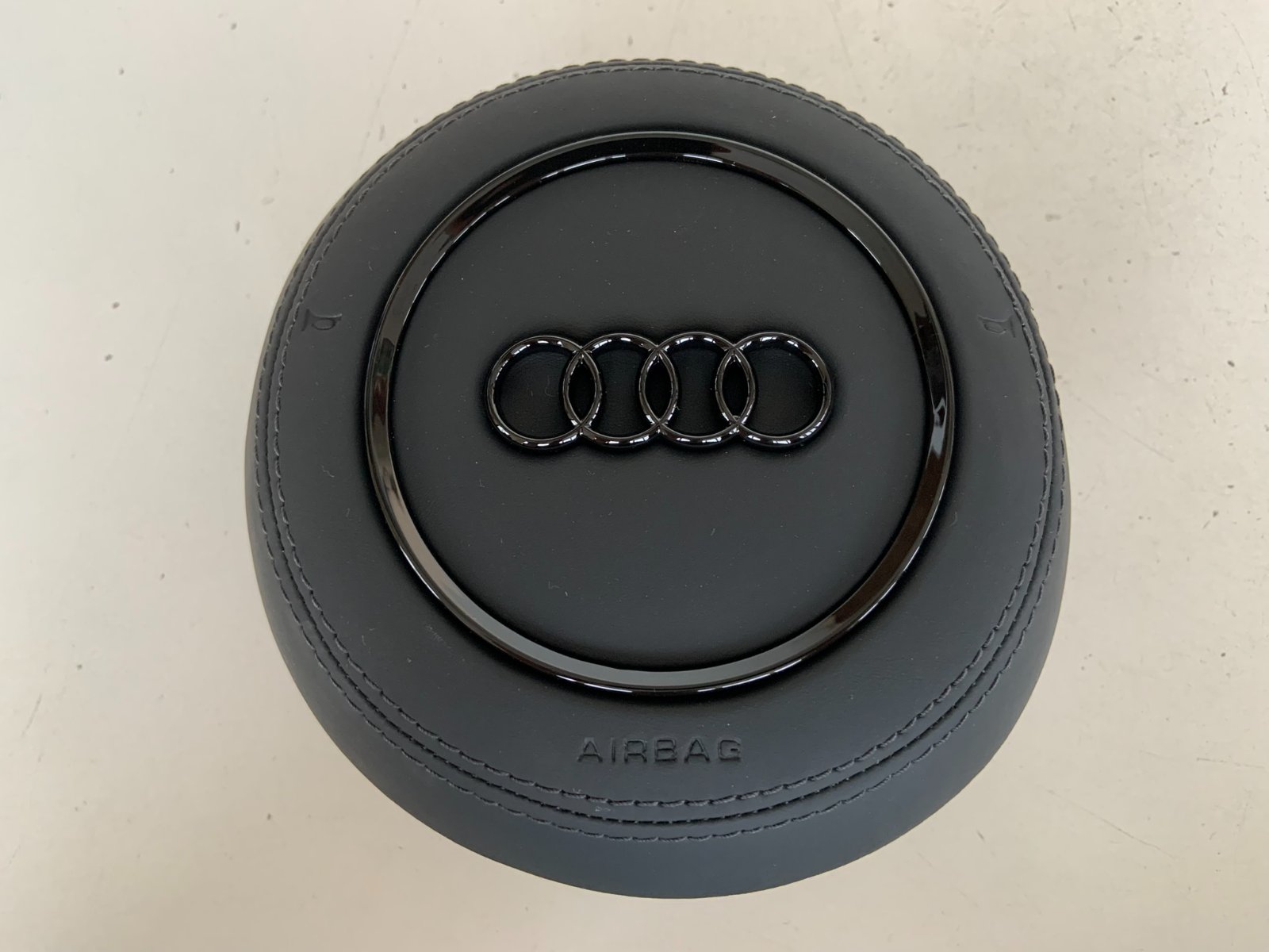 Audi A7 vairo oro pagalvės dangtelis