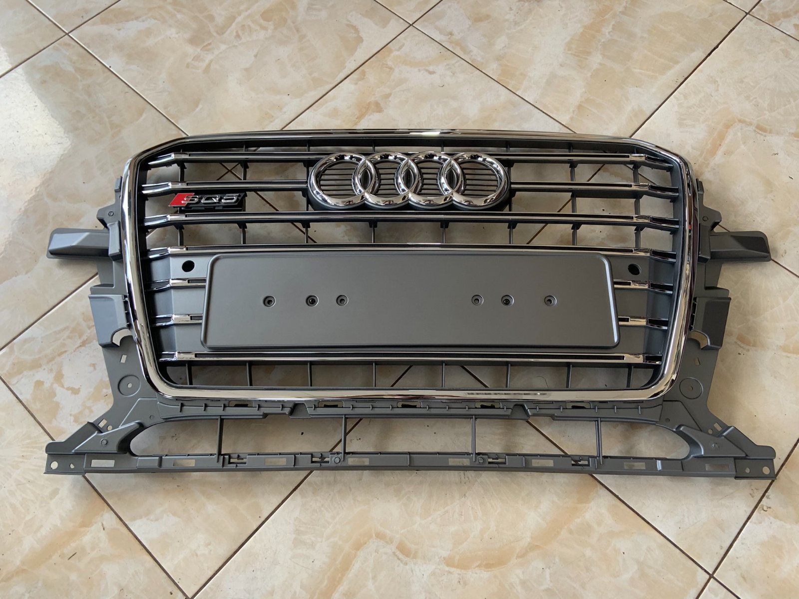 Audi Q5 Basic Centrinės grotelės SQ5 Style