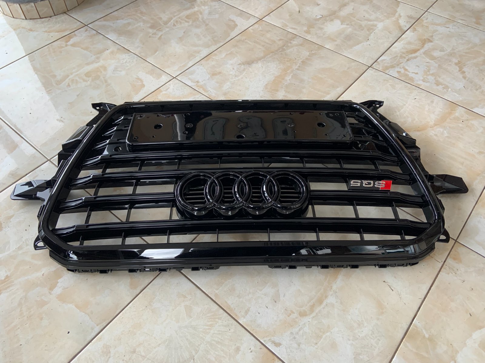 Audi Q5 S-line Centrinės grotelės SQ5 Style