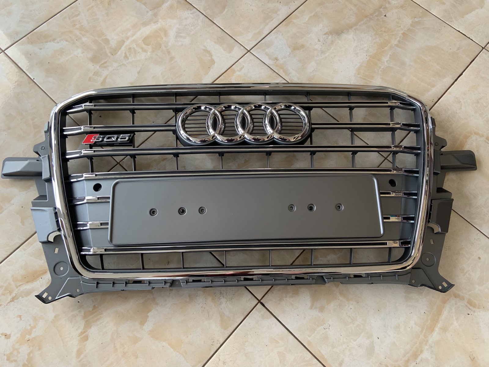 Audi Q5 S-line Centrinės grotelės SQ5 Style