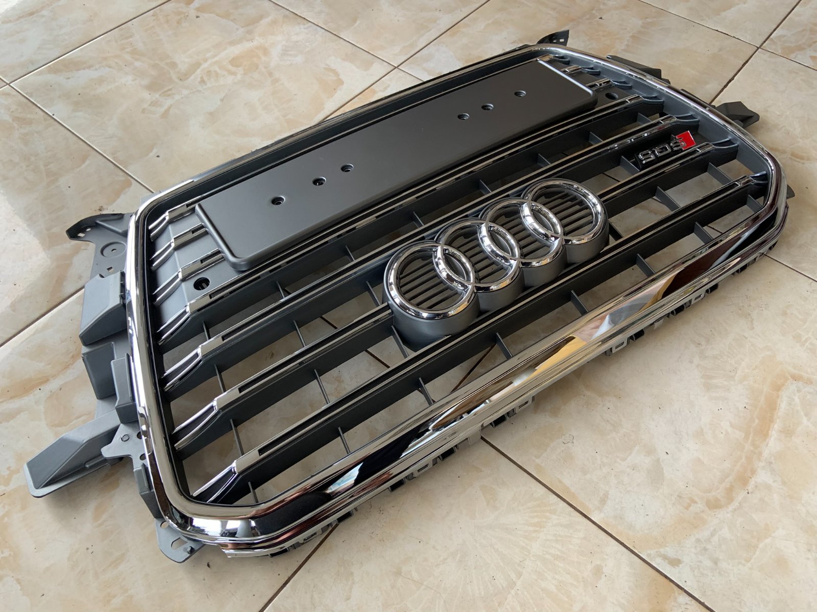Audi Q5 S-line Centrinės grotelės SQ5 Style