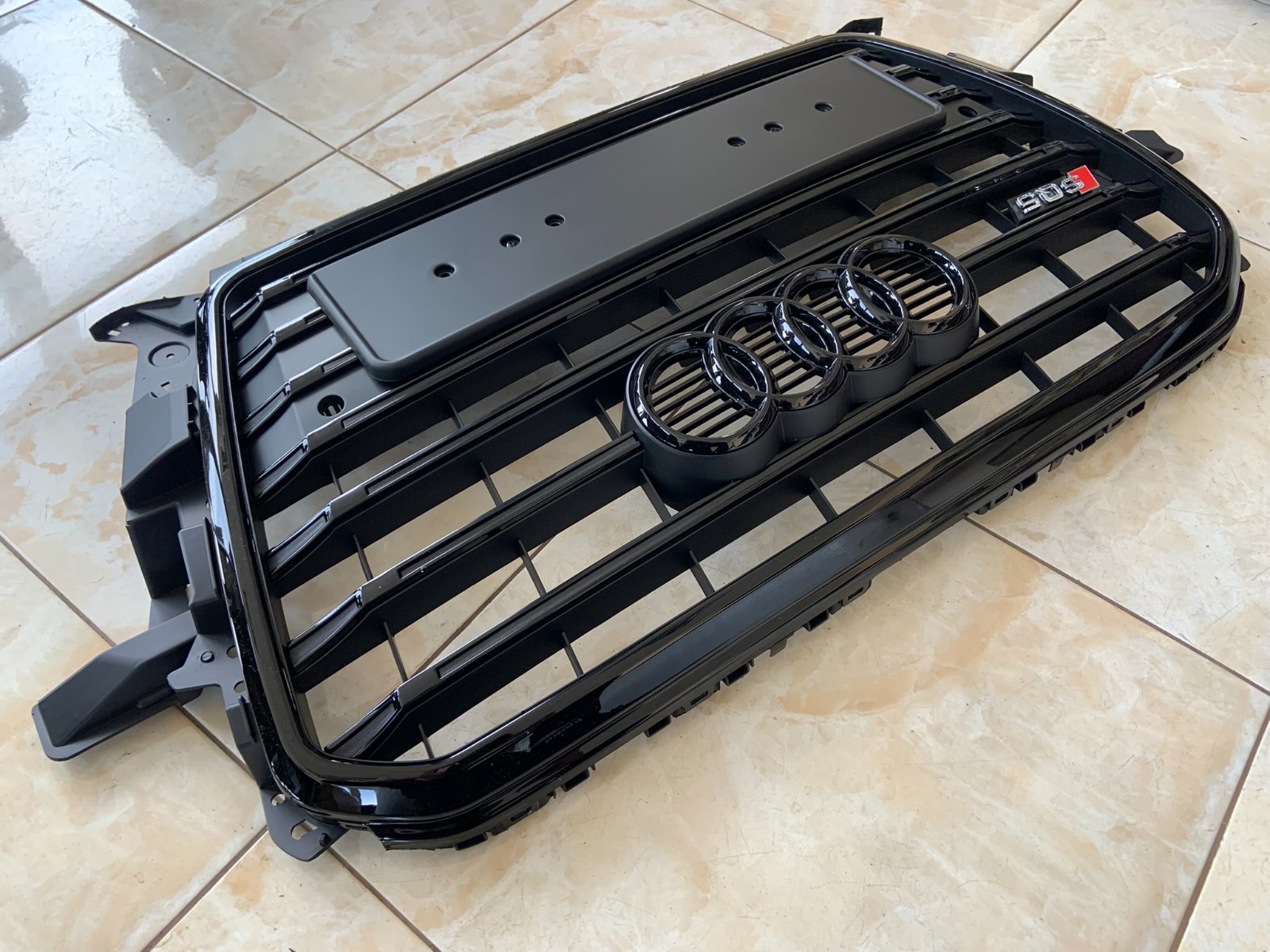 Audi Q5 S-line Centrinės grotelės SQ5 Style