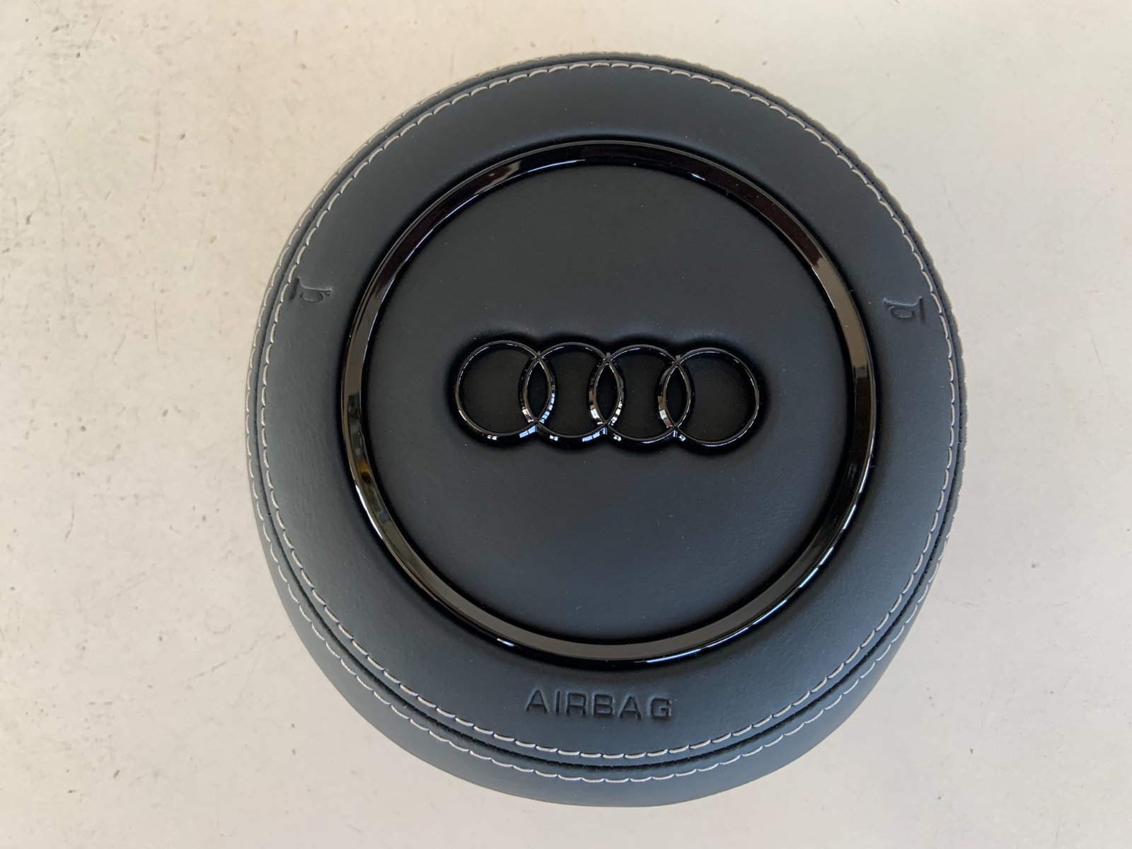 Audi Q5 vairo oro pagalvės dangtelis
