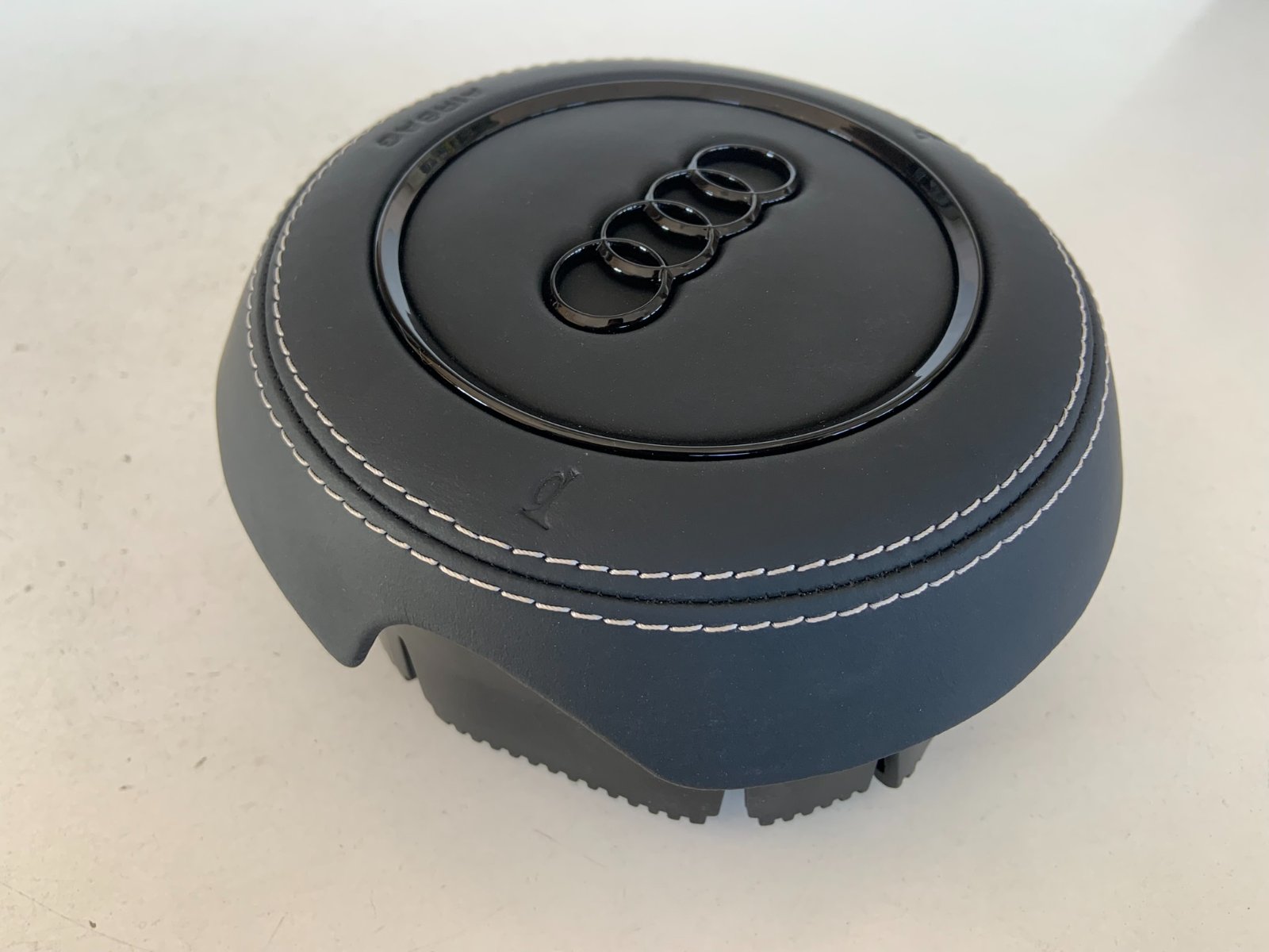 Audi Q5 vairo oro pagalvės dangtelis
