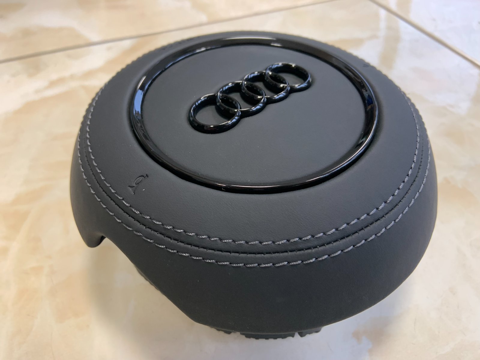 Audi Q5 vairo oro pagalvės dangtelis
