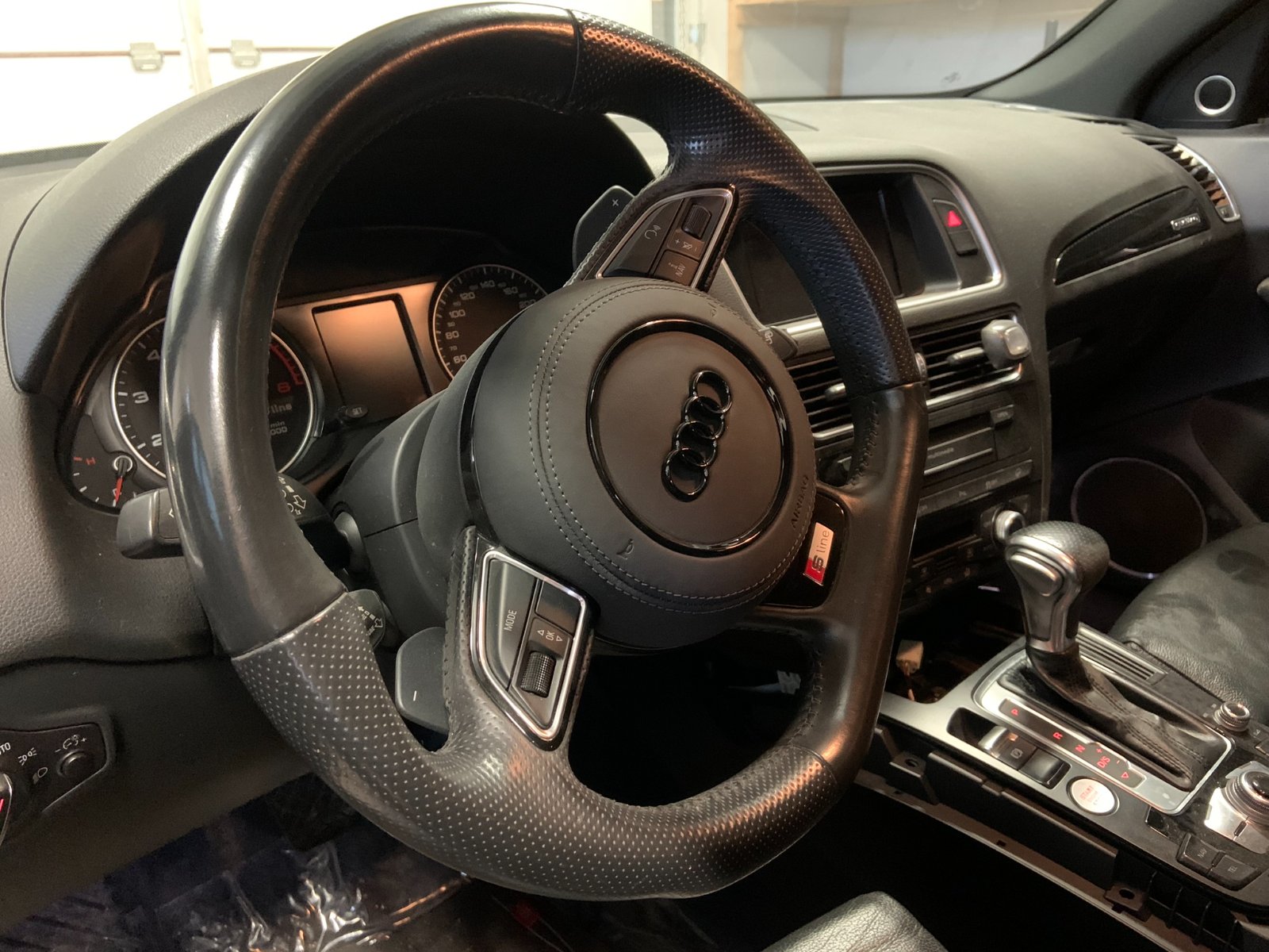 Audi Q5 vairo oro pagalvės dangtelis