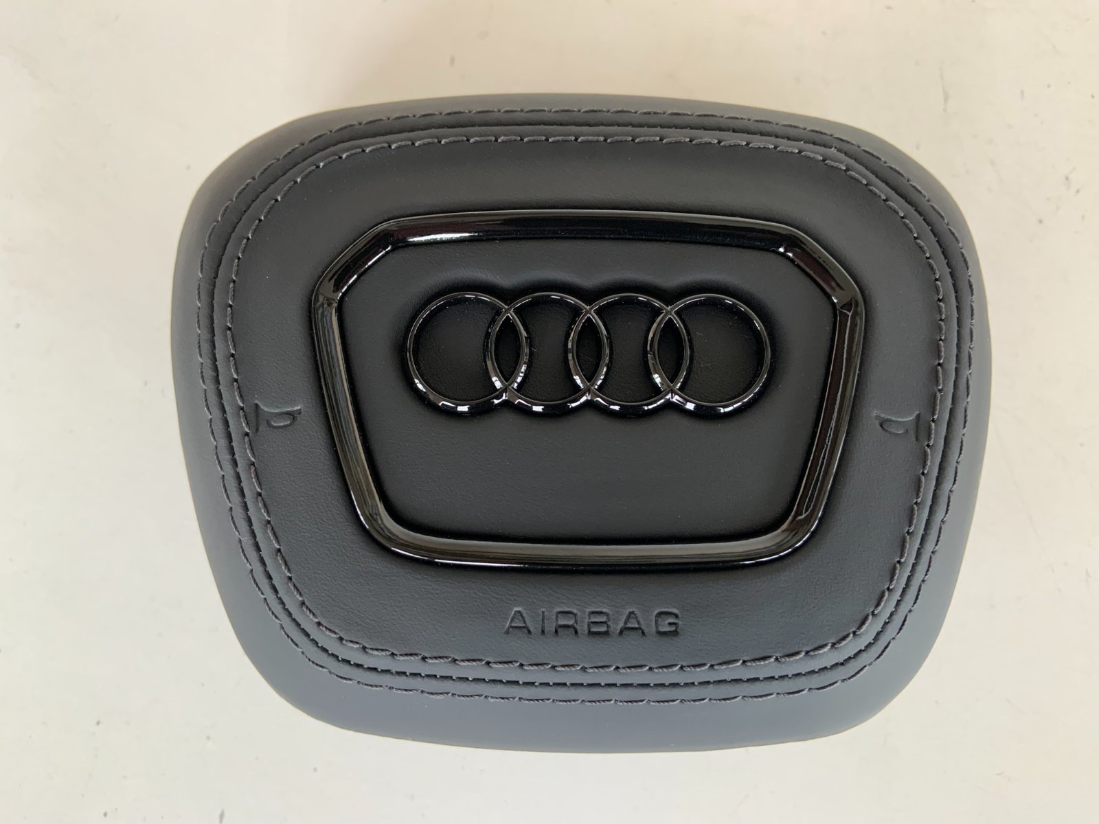 Audi Q7 vairo oro pagalvės dangtelis