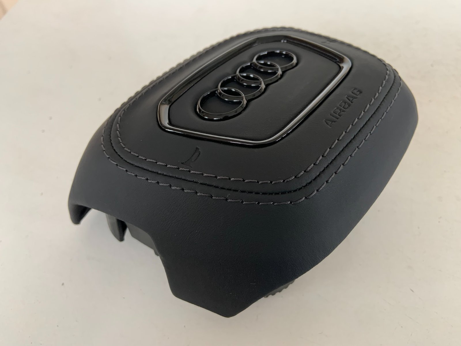 Audi Q8 vairo oro pagalvės dangtelis