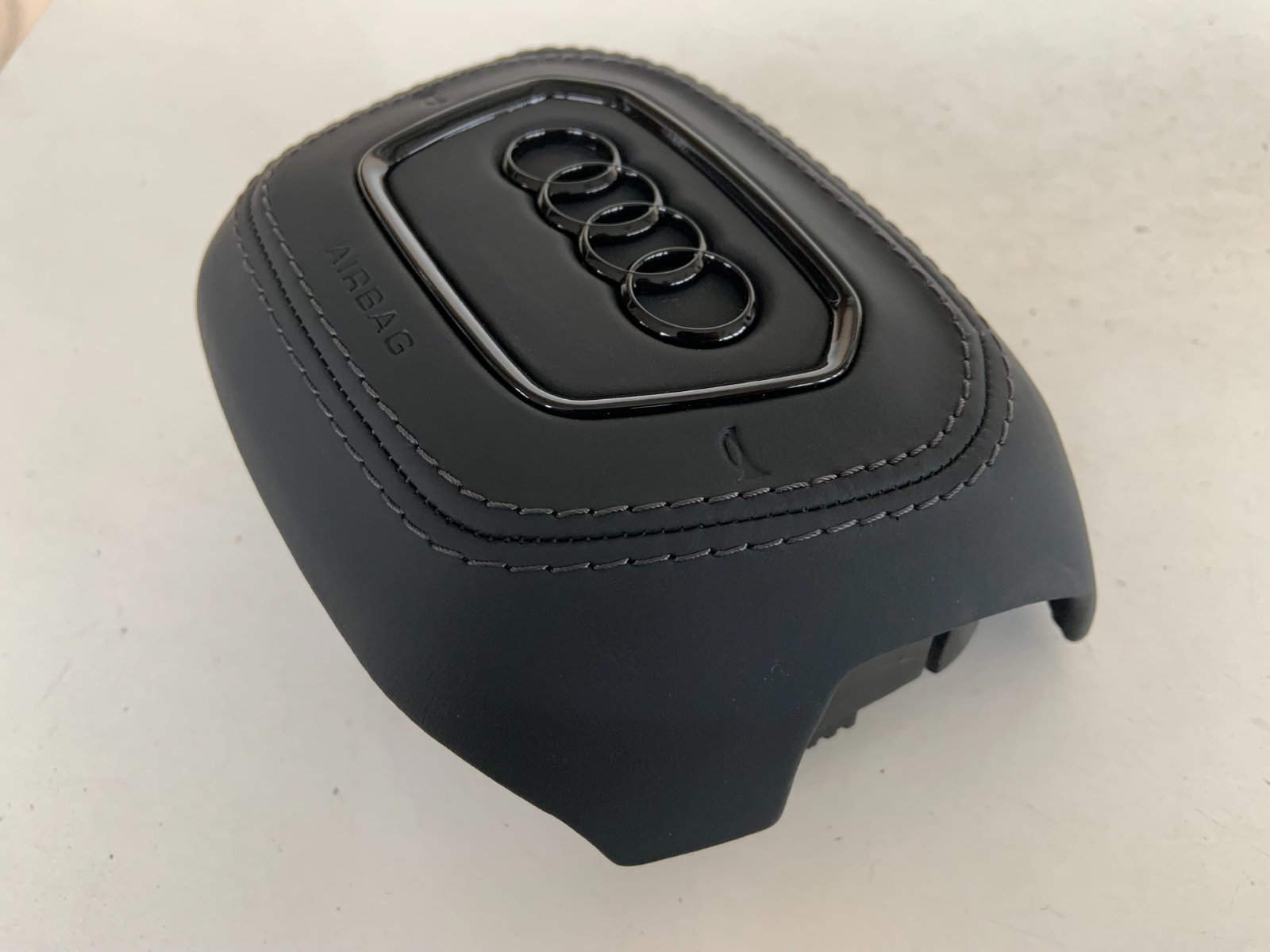 Audi Q8 vairo oro pagalvės dangtelis