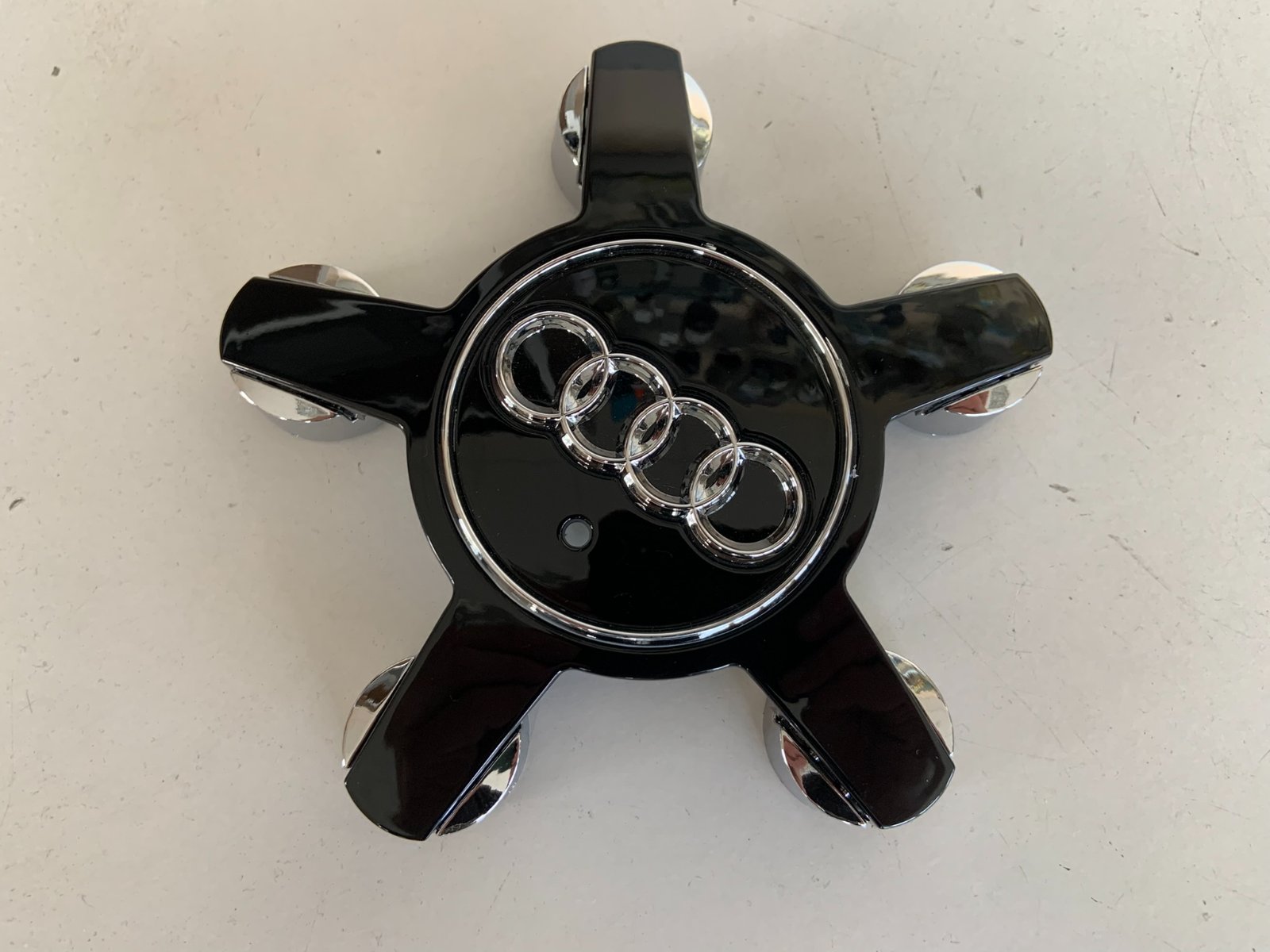 Rato centrinis dangtelis AUDI 135mm